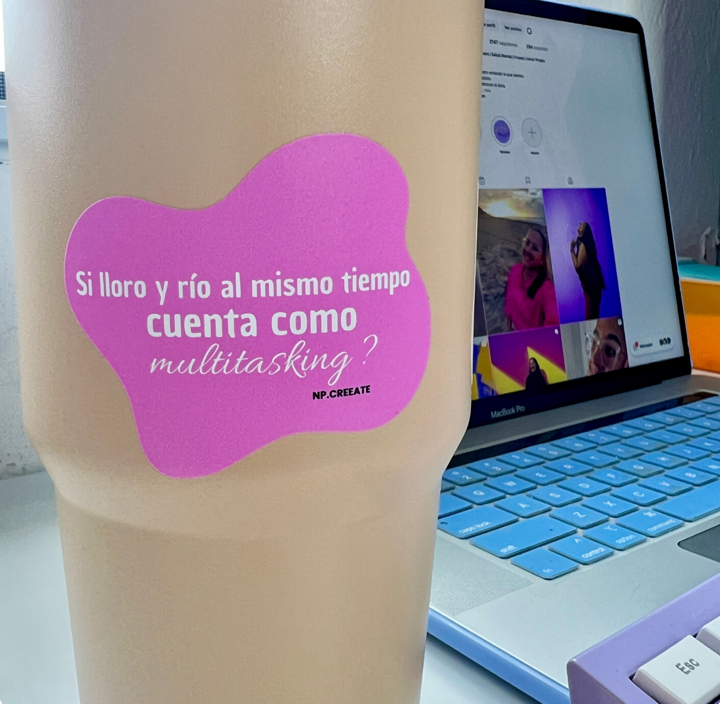 Sticker - Si lloro y rio al mismo tiempo cuanta como multitasking ?